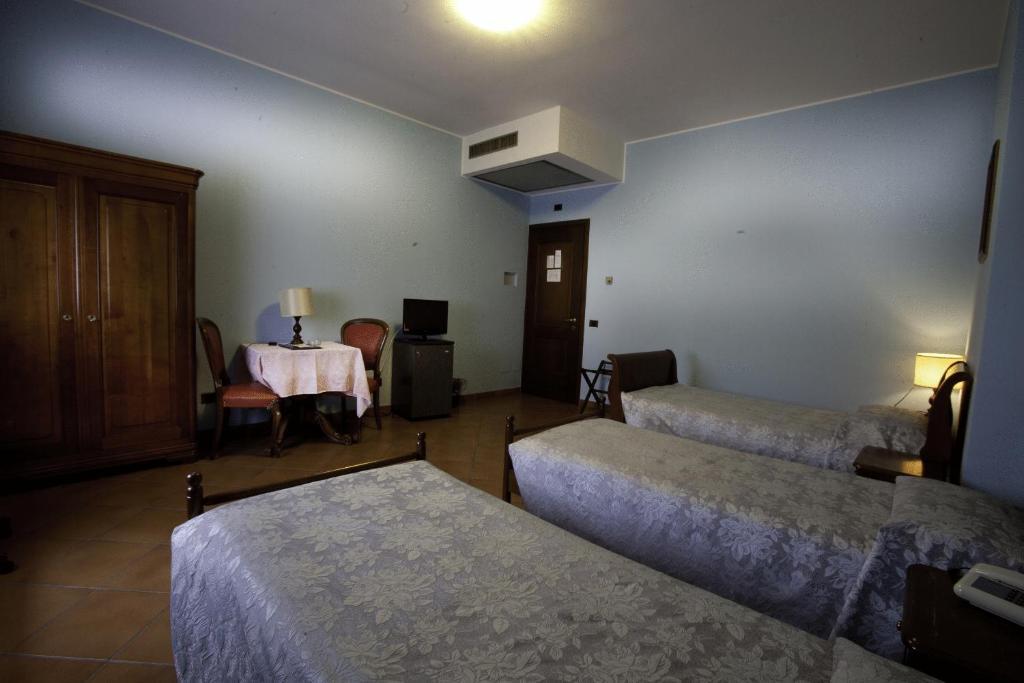 Hotel Nastro Azzurro Monguzzo Quarto foto