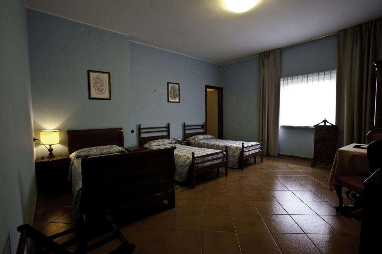 Hotel Nastro Azzurro Monguzzo Quarto foto