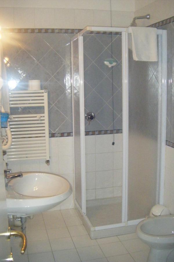 Hotel Nastro Azzurro Monguzzo Quarto foto